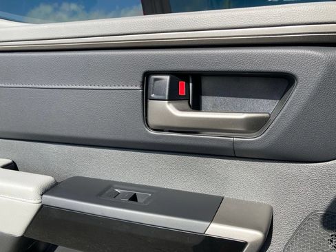 Used 2025 Toyota Tundra Limited AWD/4WD image 11