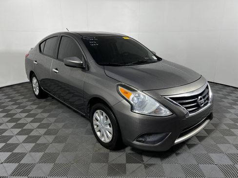 Used 2016 Nissan Versa SV FWD image 3