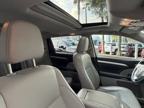Used 2018 Toyota Highlander XLE FWD image 47