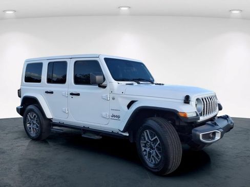 Used 2024 Jeep Wrangler Unlimited Sahara w/ Technology Group AWD/4WD image 5