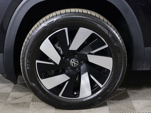 Used 2024 Volkswagen Atlas Cross Sport SEL image 27