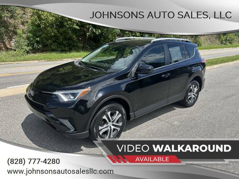 Used 2017 Toyota RAV4 LE AWD/4WD image 1