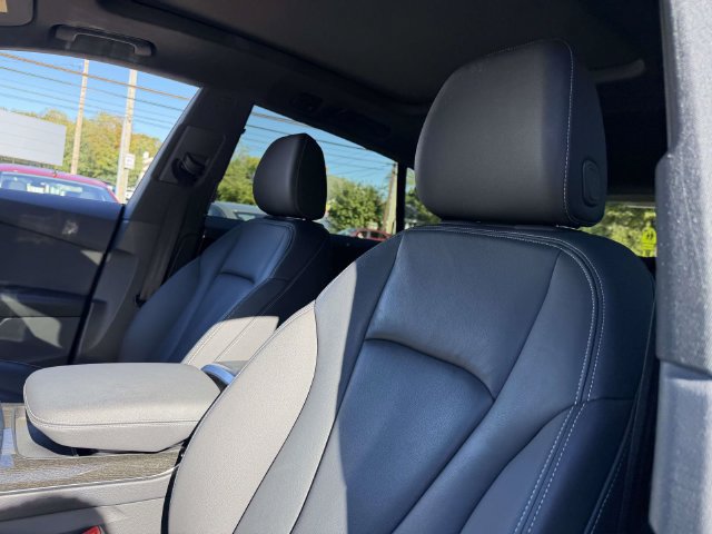 Used 2023 Audi Q8 Premium w/ Convenience Package AWD/4WD image 10