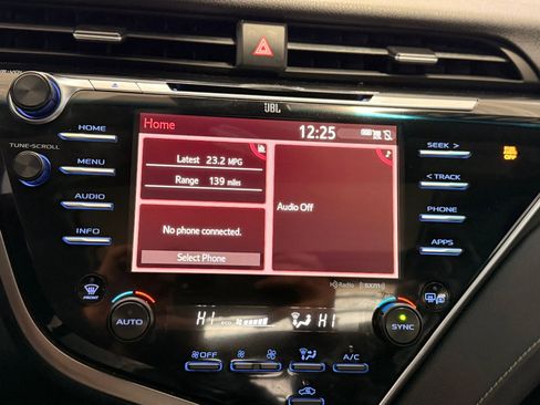 Used 2018 Toyota Camry XSE image 32