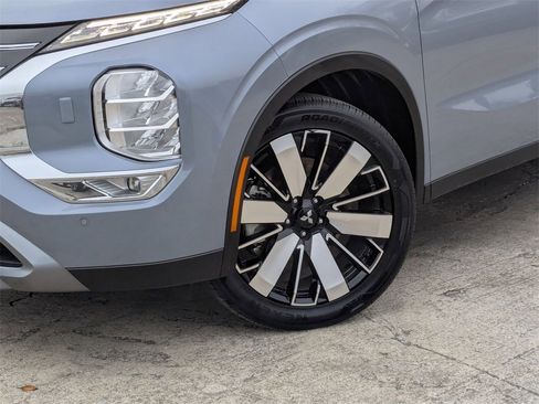 Used 2025 Mitsubishi Outlander SE image 33