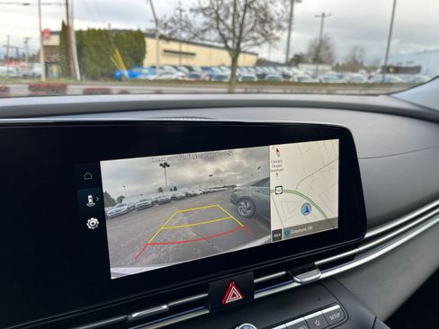 Used 2025 Hyundai Elantra SEL image 17