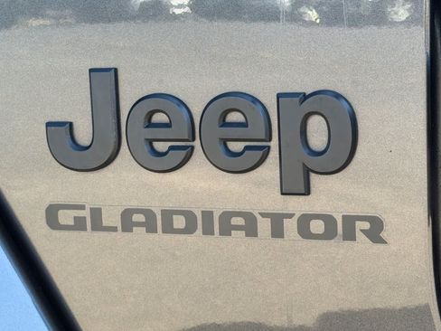 Used 2021 Jeep Gladiator Sport AWD/4WD image 12