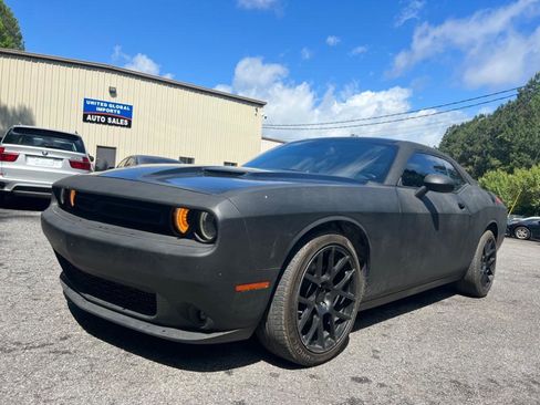 Used 2017 Dodge Challenger R/T Plus image 1