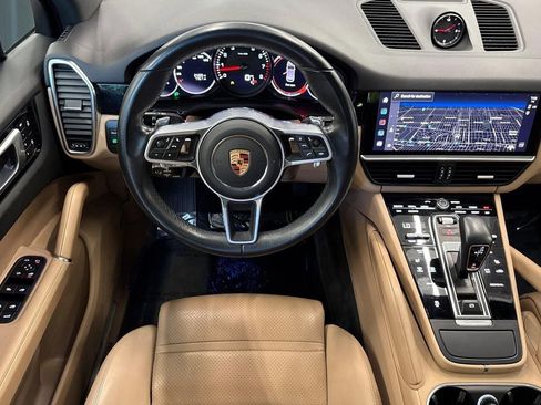 Used 2022 Porsche Cayenne AWD/4WD image 30
