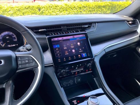 Used 2025 Jeep Grand Cherokee L Limited w/ Luxury Tech Group II image 7