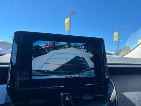 Used 2025 Toyota Corolla LE FWD image 24