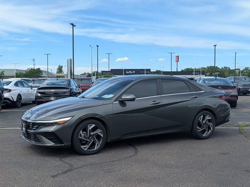 Certified 2024 Hyundai Elantra Limited FWD image 1