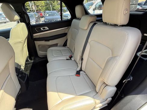 Used 2018 Ford Explorer XLT w/ Equipment Group 202A image 12