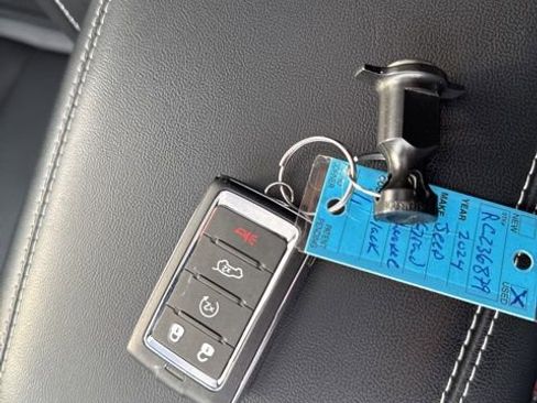 Used 2024 Jeep Grand Cherokee Limited w/ Luxury Tech Group II image 38