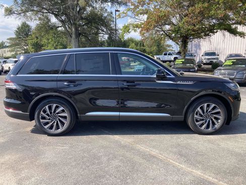 New 2025 Lincoln Aviator 2WD image 2