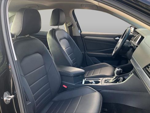 Used 2024 Volkswagen Jetta SE FWD image 9
