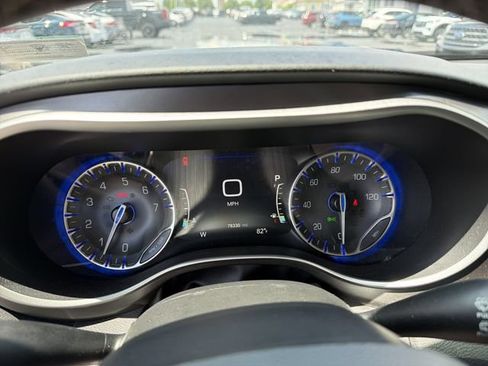 Used 2023 Chrysler Pacifica Touring-L FWD image 16