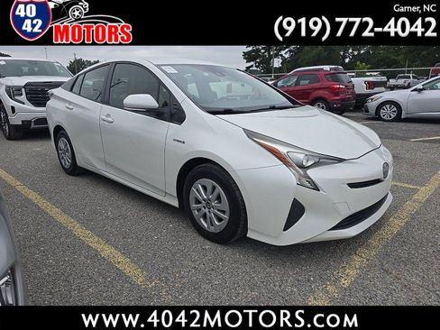 Used 2017 Toyota Prius FWD image 1