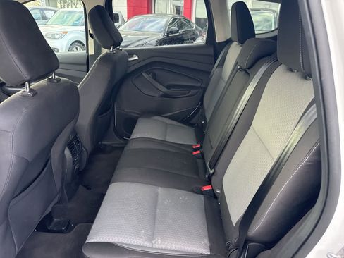 Used 2019 Ford Escape SE image 17