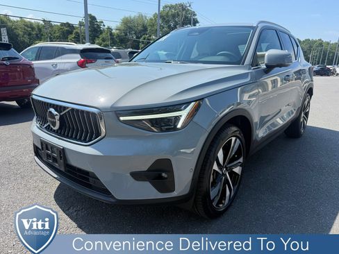 Used 2024 Volvo XC40 B5 Plus w/ Protection Package Premier AWD/4WD image 4