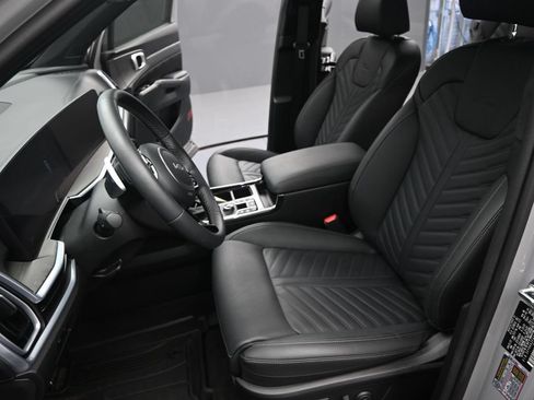 Certified 2025 Kia Sorento SX Prestige AWD/4WD image 9