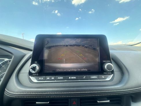 Used 2025 Nissan Rogue SV FWD image 45