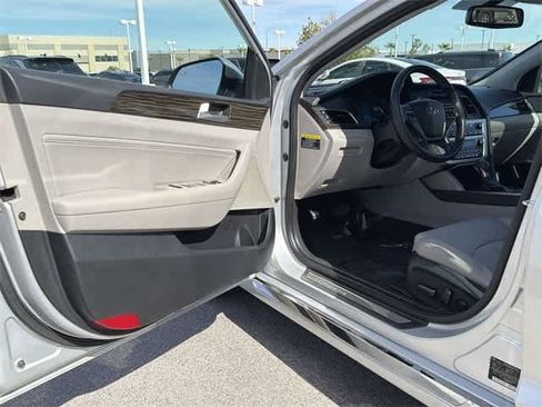 Used 2016 Hyundai Sonata Limited image 16