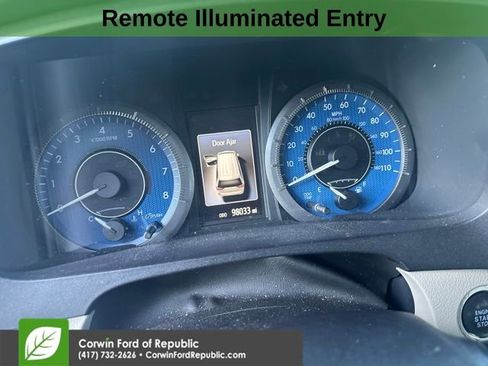 Used 2017 Toyota Sienna XLE Premium image 9