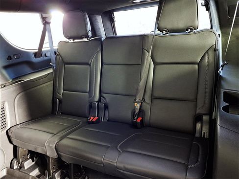 Used 2023 GMC Yukon XL Denali image 9