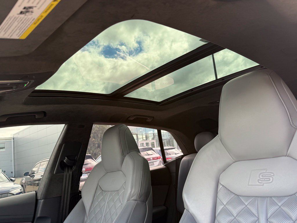 Used 2021 Audi SQ8 Prestige AWD/4WD image 7