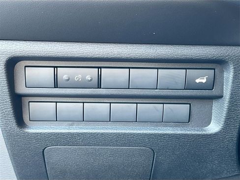 New 2025 Mitsubishi Outlander SE image 10