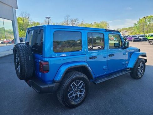 Used 2024 Jeep Wrangler Unlimited Sahara w/ Technology Group AWD/4WD image 6