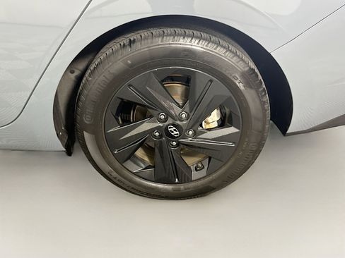 Used 2023 Hyundai Elantra SEL image 11