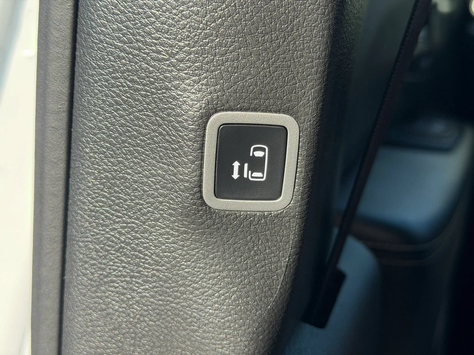 Used 2025 Chrysler Pacifica Select FWD image 24