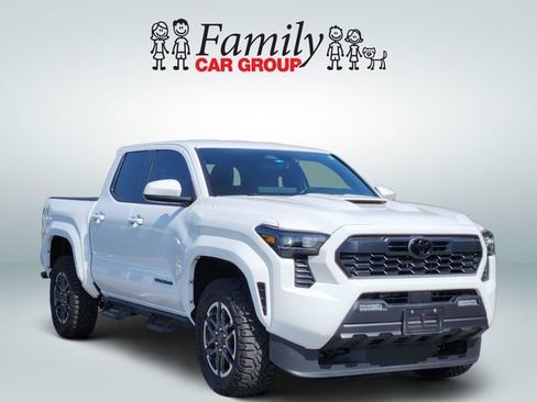 Certified 2025 Toyota Tacoma TRD Sport AWD/4WD image 2