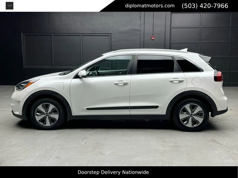 Used 2018 Kia Niro EX Premium image 3