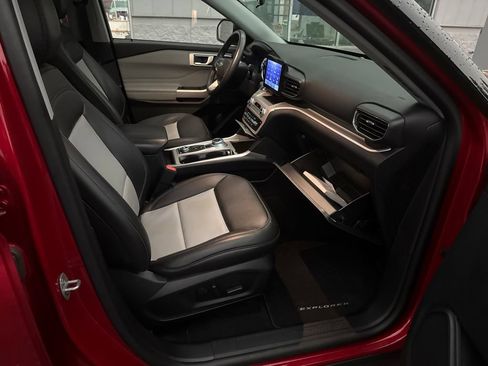 Used 2024 Ford Explorer XLT w/ Equipment Group 202A AWD/4WD image 24