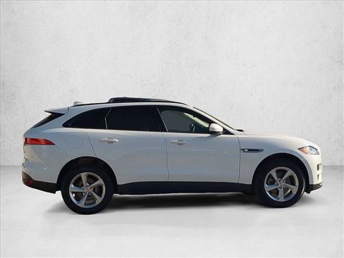 Used 2018 Jaguar F-PACE Premium image 4