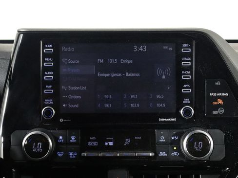 Used 2022 Toyota Highlander L AWD/4WD image 28