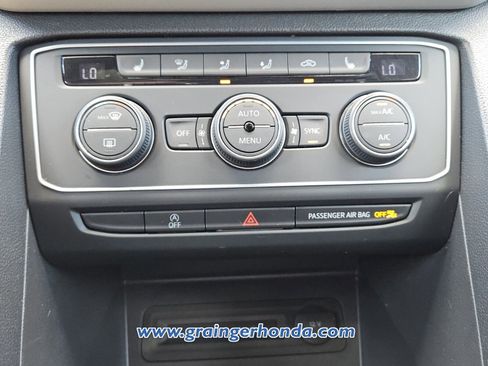 Used 2021 Volkswagen Atlas Cross Sport SE w/ Panoramic Sunroof Package image 17