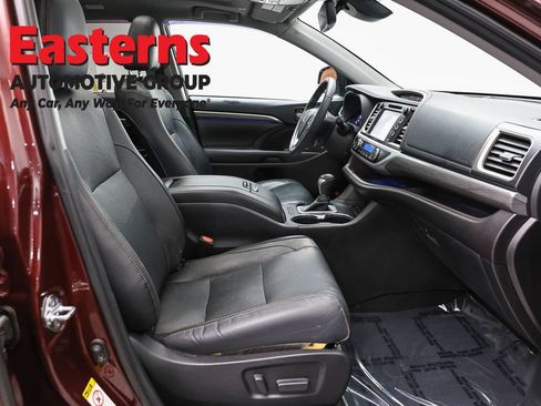 Used 2019 Toyota Highlander Limited Platinum AWD/4WD image 28
