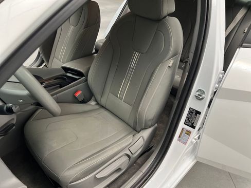 Used 2024 Hyundai Elantra SEL image 9
