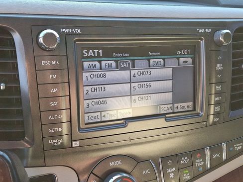 Used 2014 Toyota Sienna Limited image 18