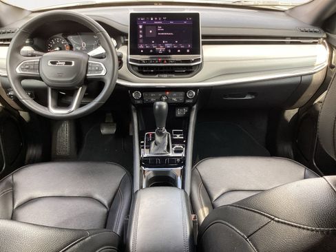 Used 2024 Jeep Compass Limited AWD/4WD image 3