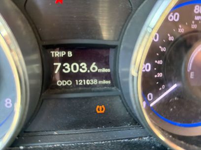 Used 2012 Hyundai Sonata SE w/ Navigation & Sunroof Pkg