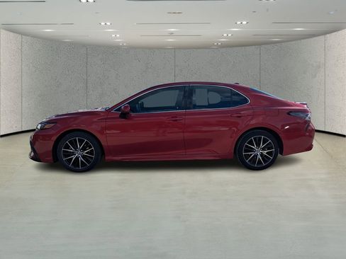 Used 2021 Toyota Camry SE image 6