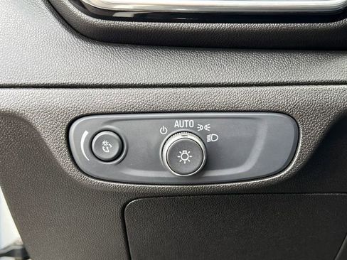 Used 2022 Chevrolet Bolt EUV LT w/ Convenience Package image 17