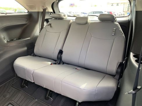 New 2026 Toyota Sienna XLE FWD image 17
