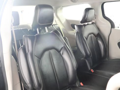 Used 2023 Chrysler Pacifica Touring-L FWD image 53