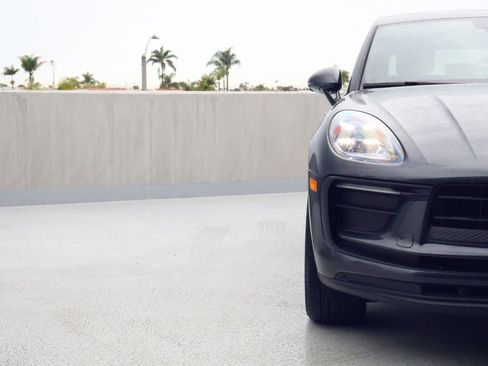 Certified 2022 Porsche Macan image 12